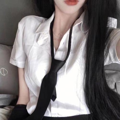 他的摩托车，她的岛 高清封面